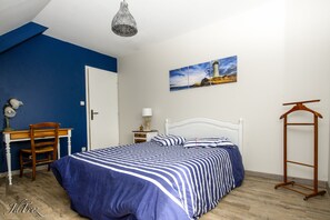 4 bedrooms, desk, iron/ironing board, free WiFi