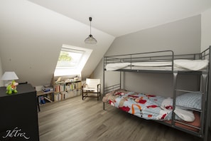 4 habitaciones, escritorio, tabla de planchar con plancha y wifi gratis 
