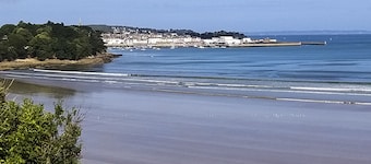 Holiday house classified three stars, with swimming pool.