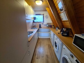 Kühlschrank, Mikrowelle, Ofen, Geschirrspüler
