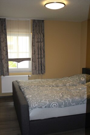 2 bedrooms, travel crib, WiFi, bed sheets - Apartment 1 - Hafenperle Carolinensiel (Wittmund)