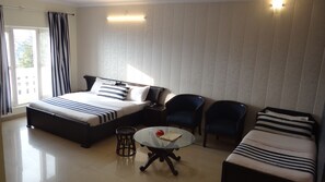 Deluxe Room | Laptop workspace, free WiFi, bed sheets