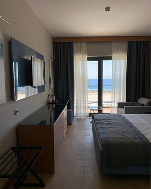 スタンダード ルーム シービュー | 高級寝具、羽毛の掛け布団、セレクト コンフォート製ベッド、ミニバー