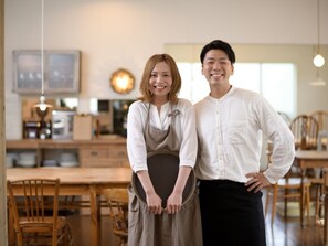 ฝ่ายต้อนรับ