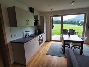 Kühlschrank, Ofen, Herdplatte, Geschirrspüler
