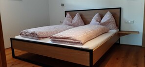 2 slaapkamers, reisbedje, wifi, beddengoed