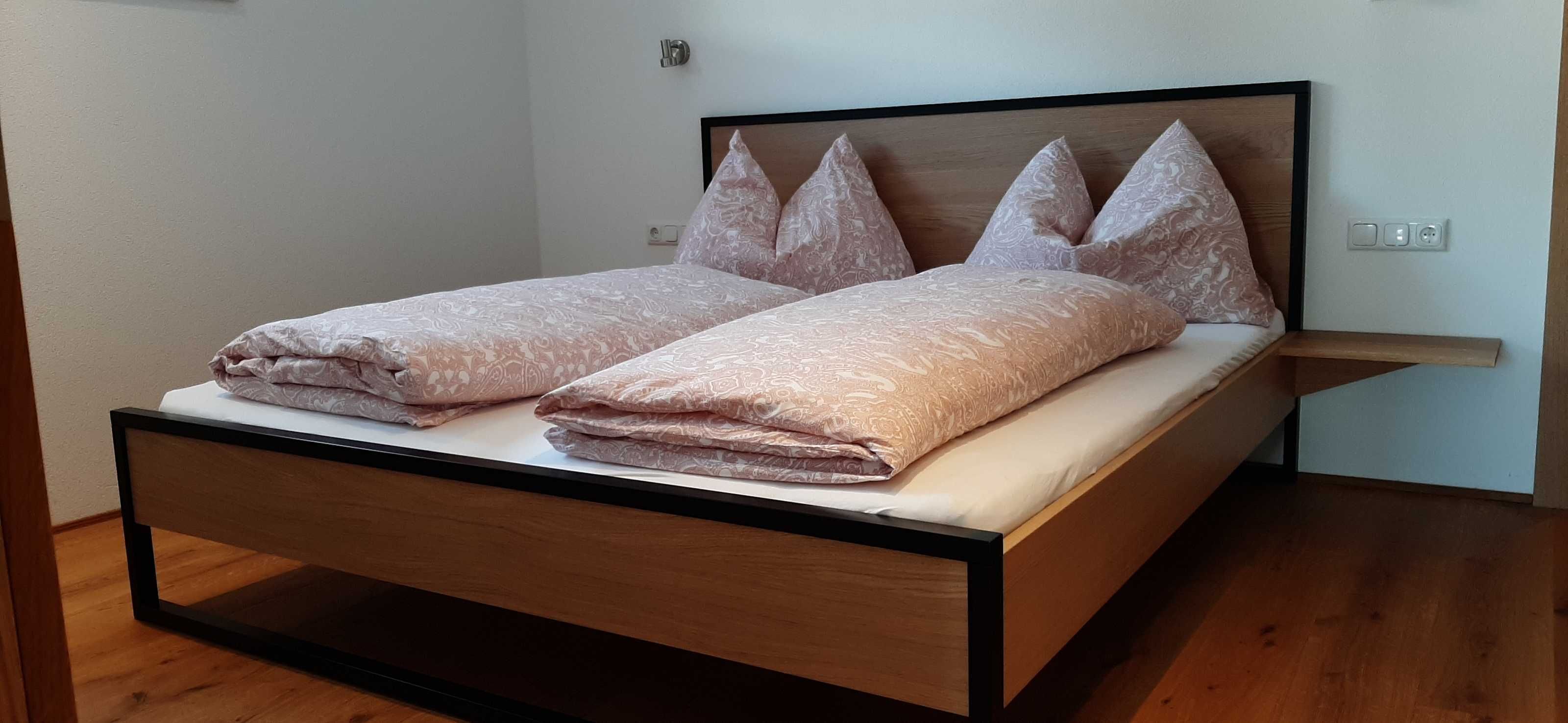 2 bedrooms, travel crib, WiFi, bed sheets