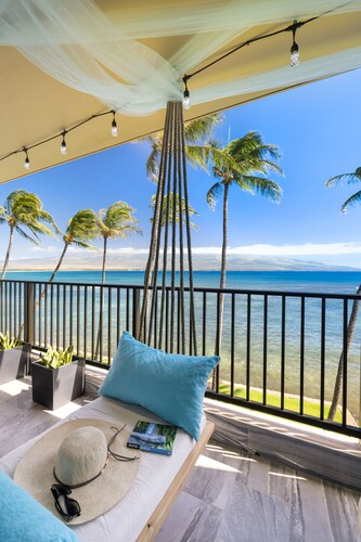 Sea La Vie Secluded Oceanfront condo, Magical Sunrise romantic honeymoon Getaway