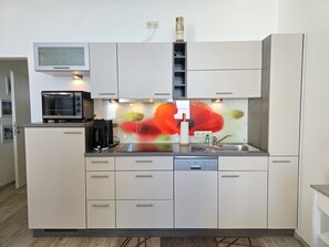 Fridge, oven, dishwasher, coffee/tea maker