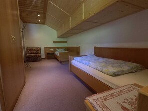 2 Schlafzimmer, Zimmersafe, Schreibtisch, WLAN