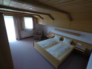 2 Schlafzimmer, Zimmersafe, Schreibtisch, WLAN