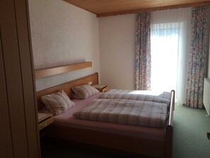 2 Schlafzimmer, Zimmersafe, Schreibtisch, WLAN