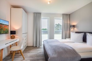 2 bedrooms, desk, travel cot, WiFi