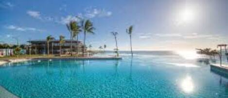 室外游泳池,恒温泳池