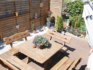Outdoor dining - Bungalow Vincent, with terrace, barbecue & WLAN - Bungalow with garden, terrace and (Zempin)