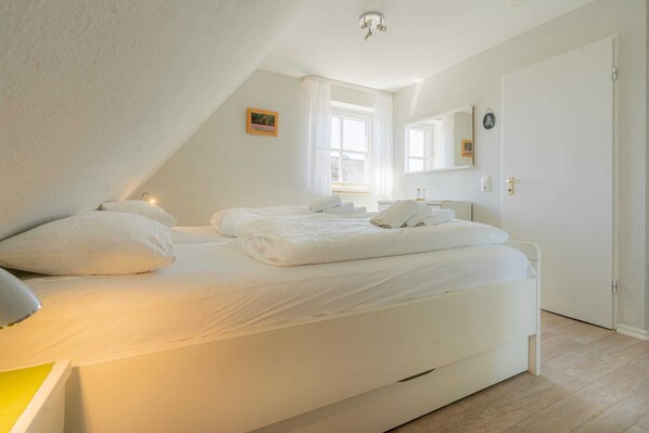 Unclassified image, 1 of 18, button