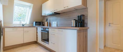 Réfrigérateur, micro-ondes, four, lave-vaisselle