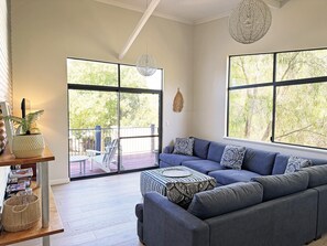 Smart TV, fireplace, DVD player, books - Ocean Beach House: Pet friendly with beach views (Ocean Beach)