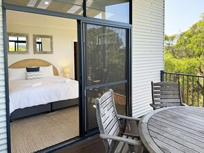 Outdoor dining - Ocean Beach House: Pet friendly with beach views (Ocean Beach)