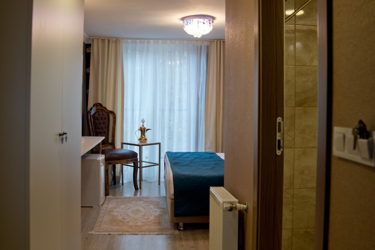 Deluxe Single Room
