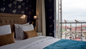 In-room safe, desk, soundproofing, iron/ironing board (on request) - Hotel Mevlana Bazaar (Istanbul)