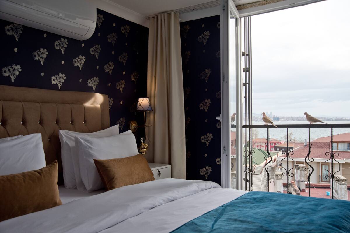 In-room safe, desk, soundproofing, iron/ironing board (on request)
