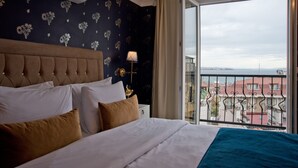 In-room safe, desk, soundproofing, iron/ironing board (on request) - Hotel Mevlana Bazaar (Istanbul)
