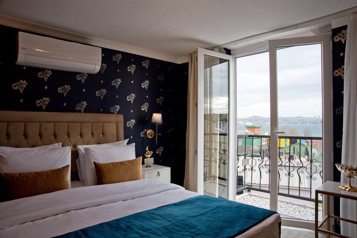 In-room safe, desk, soundproofing, iron/ironing board (on request)
