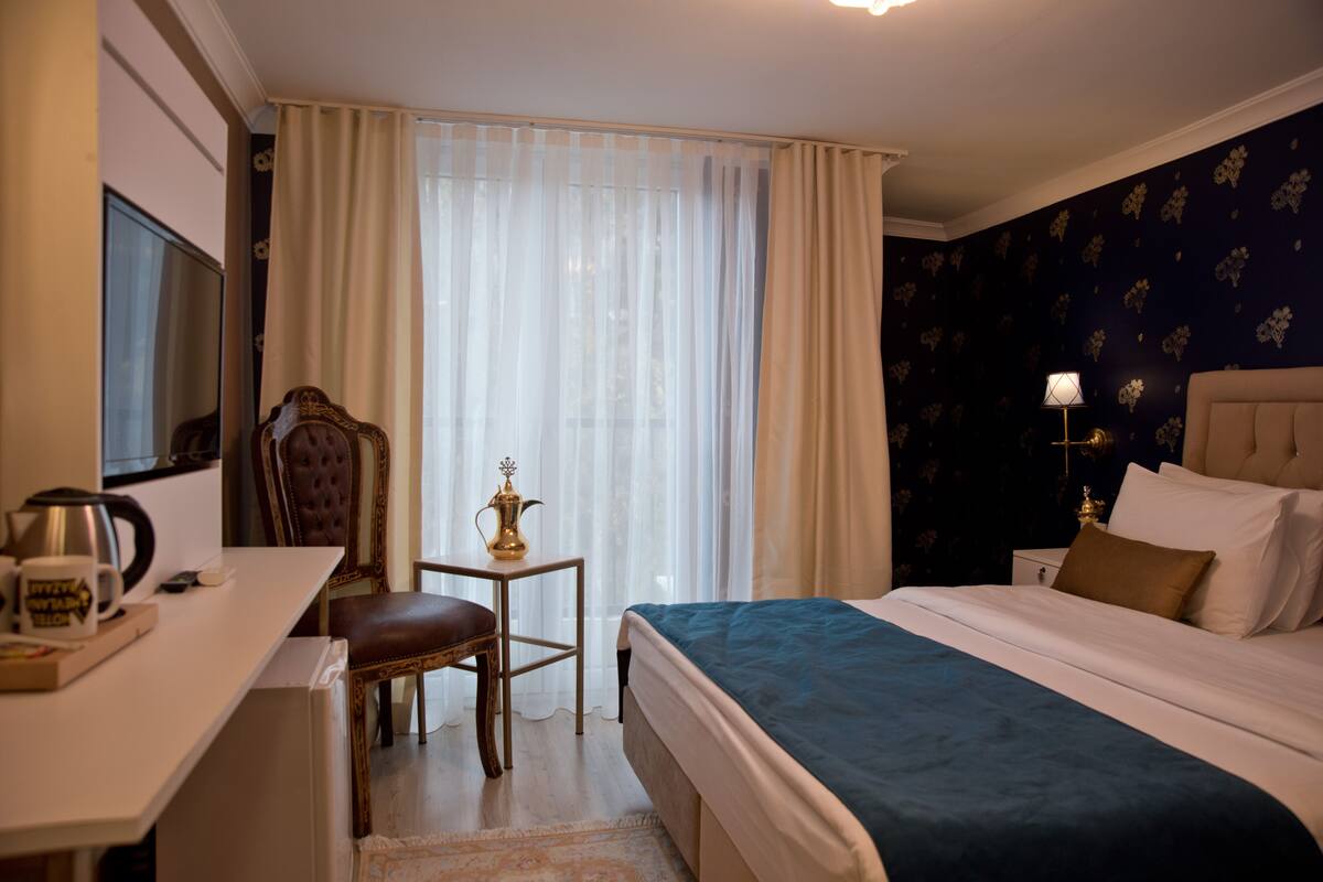 Deluxe Single Room | In-room safe, desk, soundproofing, iron/ironing board (on request)