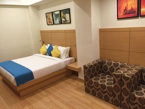 Deluxe Double or Twin Room | In-room safe, iron/ironing board, free WiFi, bed sheets - Galaxy Rooms (New Delhi)