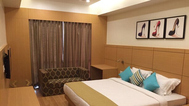 Deluxe Double or Twin Room | In-room safe, iron/ironing board (on request), WiFi (free), bed sheets - Galaxy Rooms (New Delhi)