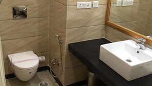 Slippers, towels - Galaxy Rooms (New Delhi)