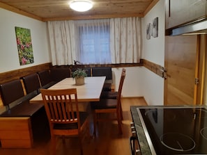 Appartement Standard | Cuisine privée | Grand réfrigérateur, micro-ondes, four, plaque de cuisson