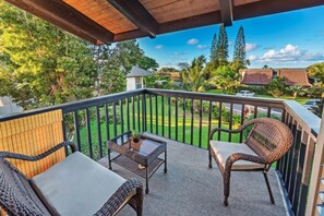 HL lanai - You can enjoy the trade winds on your lanai.