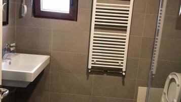 Familienhaus, 4 Schlafzimmer | Badezimmer | Haartrockner, Handtücher, Toilettenpapier