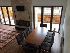 Family House, 4 Bedrooms | Living room