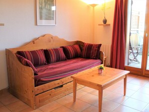 TV - Spacious Mountain Triplex, Sleeps 10, Close to Pistes and Shops in Vars Les Claux (Vars)