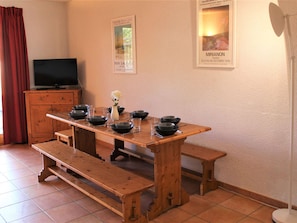 Dining - Spacious Mountain Triplex, Sleeps 10, Close to Pistes and Shops in Vars Les Claux (Vars)