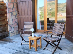 Terrace/patio - Spacious Mountain Triplex, Sleeps 10, Close to Pistes and Shops in Vars Les Claux (Vars)