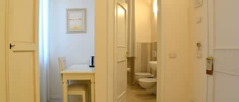 Shower, hair dryer, bidet, towels
