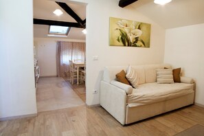 TV - Apartment with terrace ovelooking Florence (Firenze)