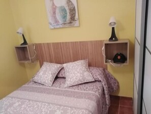 3 bedrooms, iron/ironing board, travel cot, free WiFi - Geria House. Castile and Leon. (Geria)