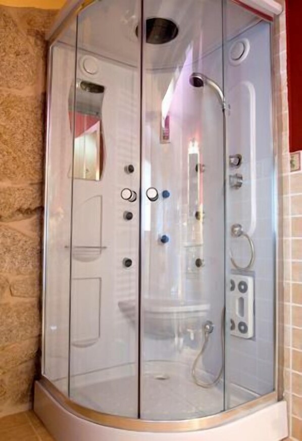Shower, hair dryer, towels, soap - A casa do Adelino for 6 people (Vilar de Barrio)