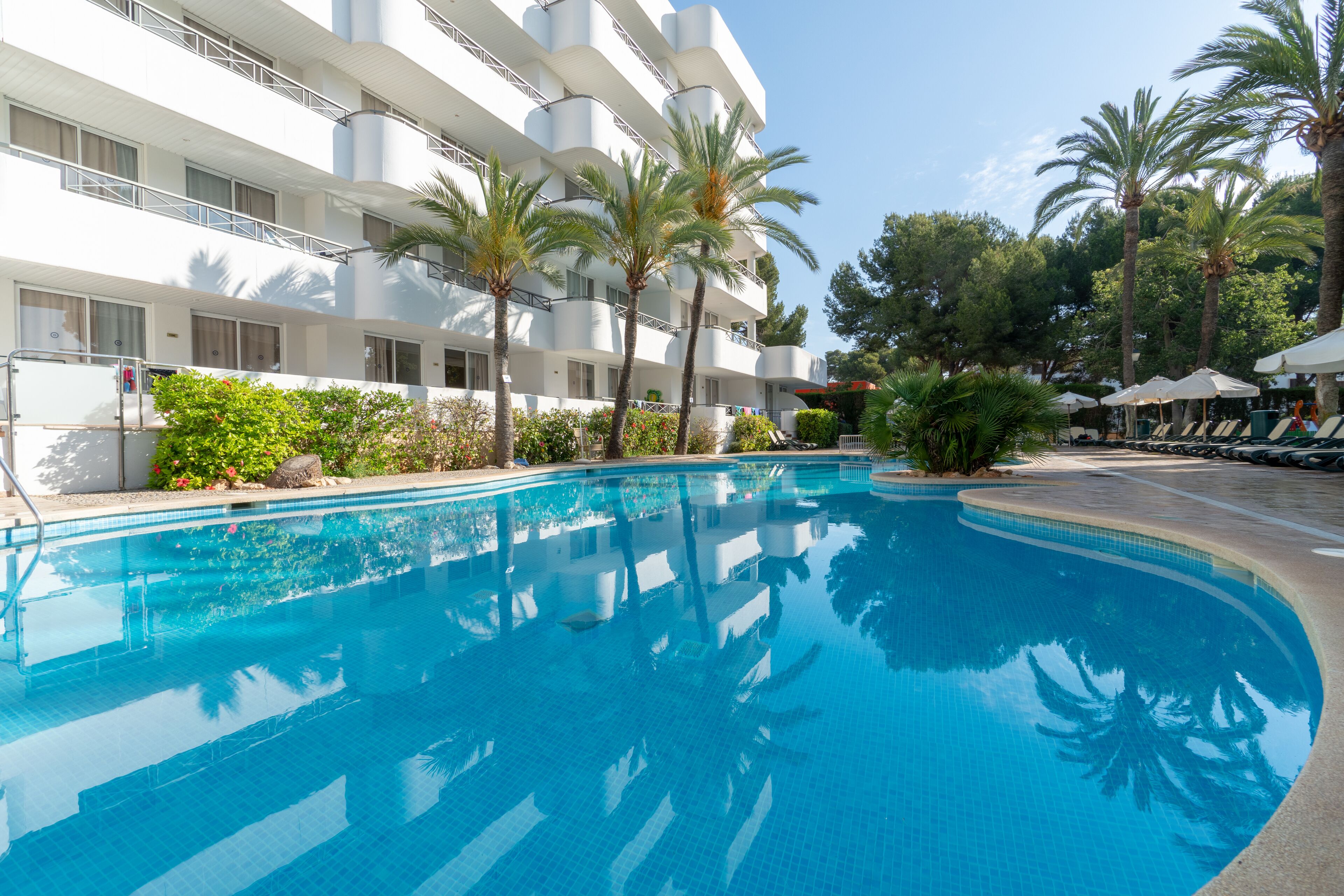 indoor pool, outdoor pool, open 10:00 am to 6:00 pm, pool umbrellas