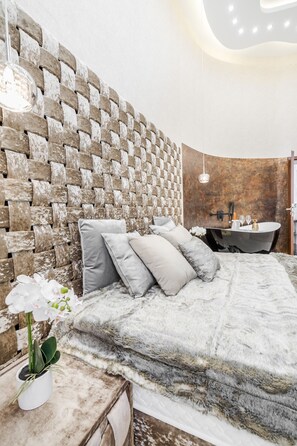 3 bedrooms, in-room safe, iron/ironing board, WiFi