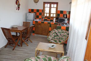 Dining - Apartment in small property with pool (Somone)