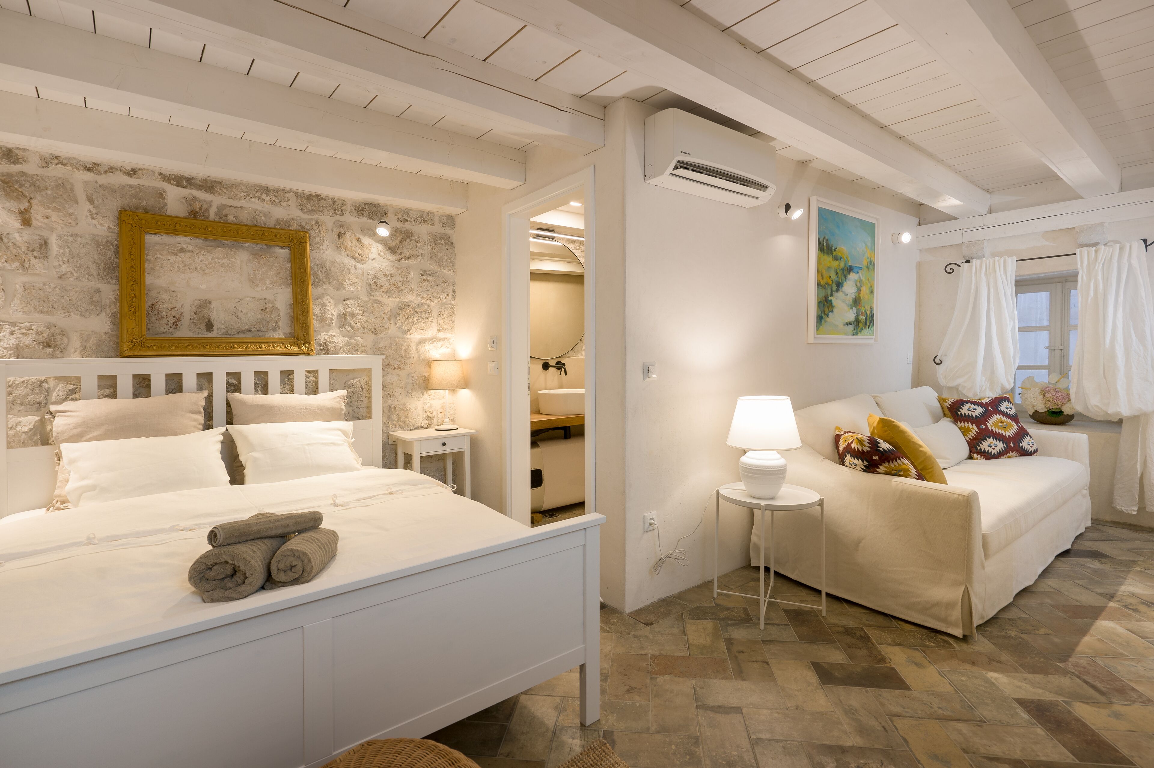 1 camera, Wi-Fi gratuito, lenzuola