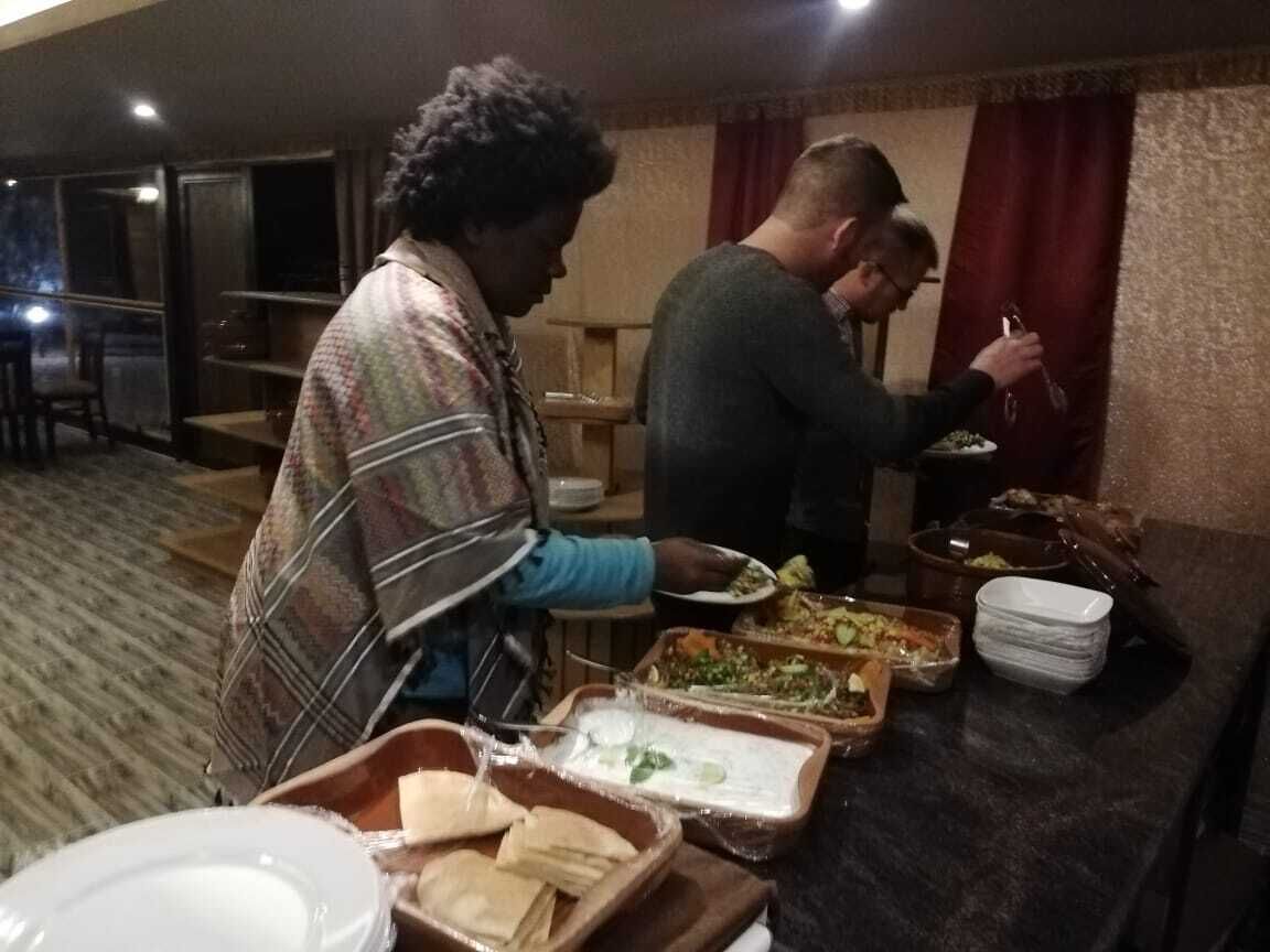 Servizio di colazione, pranzo e cena