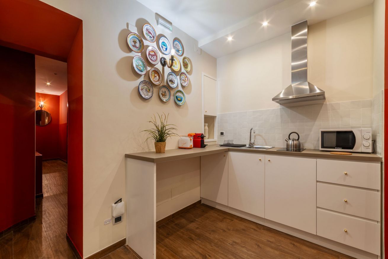 Microonde, piano cottura, bollitore elettrico, tostapane