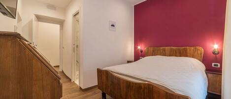 1 slaapkamer, een bureau, wifi, beddengoed